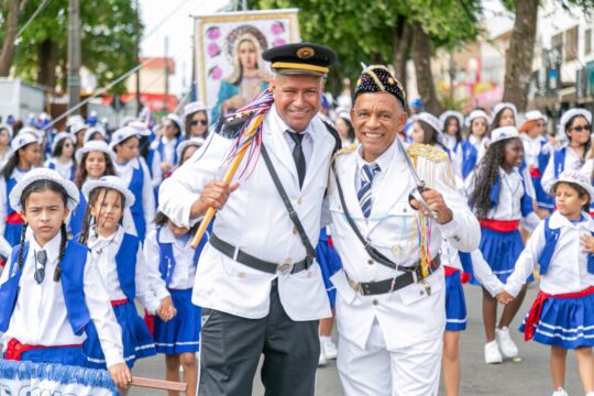 Congadas de Catalão celebram com cortejo e missa no Largo do Rosário na manhã deste domingo – Por Lucas Machado