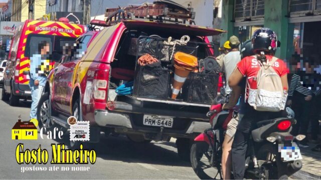 Homem fica suspenso em forro de PVC após queda durante trabalho no centro de Catalão