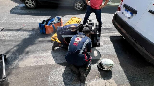 Acidente entre carro e moto deixa motociclista ferido no Centro de Catalão