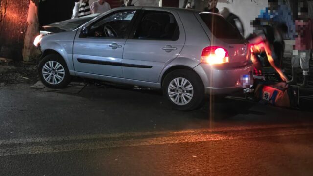 Condutor perde o controle do veículo e colide com árvore na GO-330, em Catalão