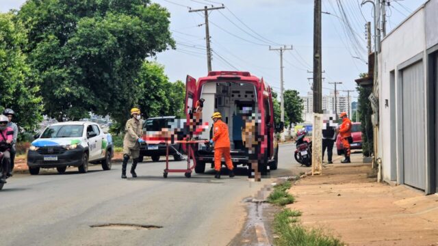 Mulher fica ferida em acidente entre duas motos no bairro Santo Antônio, em Catalão