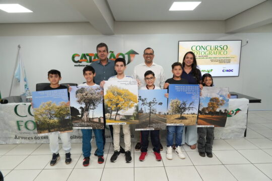 Prefeitura de Catalão e CMOC premiam alunos em concurso de fotografia sobre árvores do Cerrado