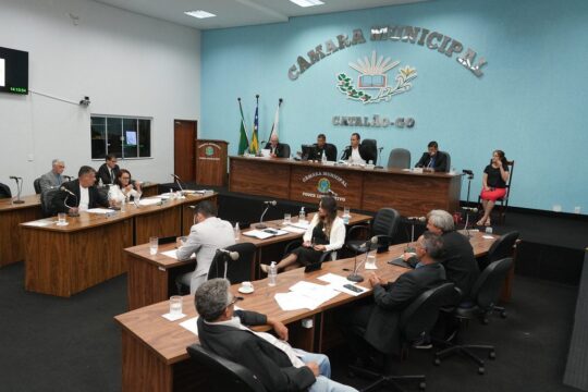 Sob presidência de Idelvan da Saúde, Câmara de Catalão realiza 37ª Sessão Ordinária de 2025 com votação de projetos do Executivo e indicações parlamentares