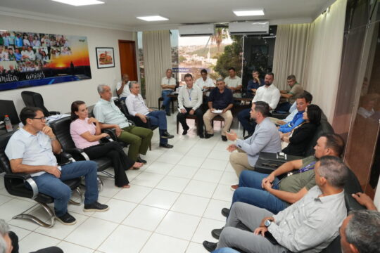 Prefeitura de Catalão e Equatorial Energia discutem soluções para instabilidade no fornecimento de energia durante reunião com prefeito, vereadores e secretários