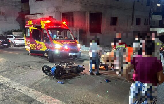Motociclista de 22 anos fica ferido após colisão com carro em Catalão