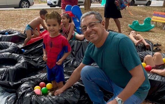 Crianças lotam a Praça dos Ipês em dia de festa e diversão em Anhanguera