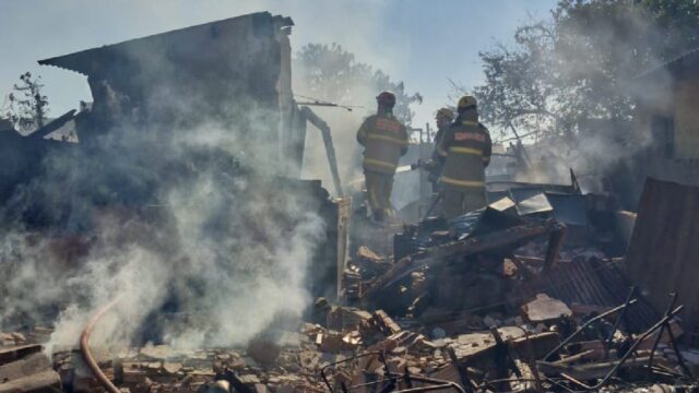 Casa desaba após incêndio provocado por bituca de cigarro em Araguari