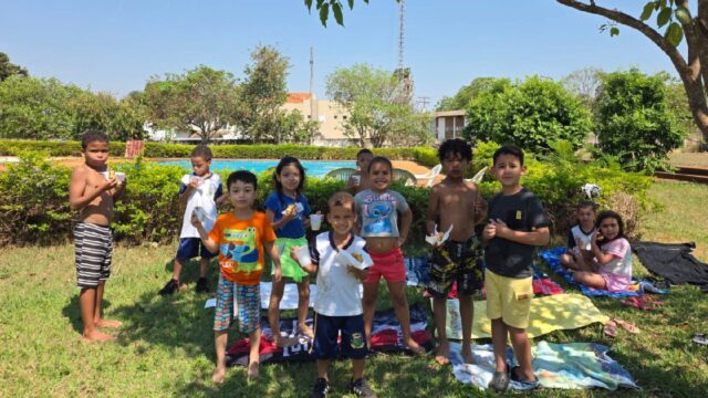 Semana da Criança: alunos da Escola Municipal Luiz Fava têm dia de lazer no Clube Golfinho Azul em Campo Alegre de Goiás