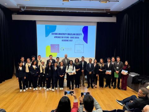 Gracinha Caiado e jovens goianos são recebidos na Universidade de Oxford, na Inglaterra, durante missão do Aprendiz do Futuro