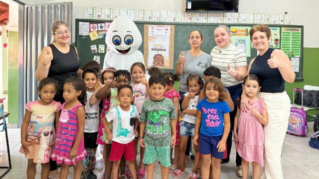 Secretaria de Saúde de Corumbaíba reforça vacinação nas escolas com a presença do Zé Gotinha
