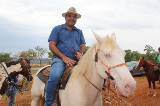1ª Cavalgada dos Amigos faz história em Pires Belo, distrito de Catalão, reúne mais de 500 participantes e conta com apoio do vereador Idelvan da Saúde; evento marca a primeira cavalgada da história do distrito