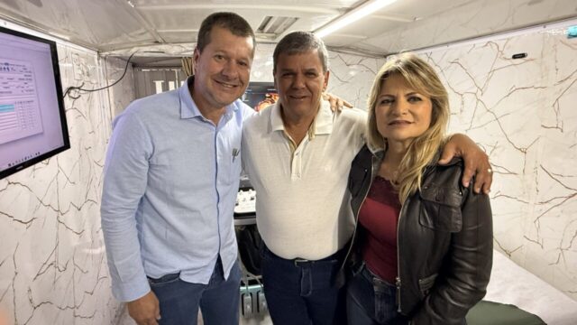 Deputados Flávia Morais e Dr. George Morais levam Clínica Móvel a Campo Alegre de Goiás em ação do Outubro Rosa e Novembro Azul
