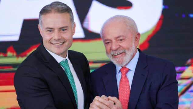 Lula autoriza projeto que acaba com obrigatoriedade de autoescola para tirar CNH; governo prevê redução de até 80% no custo
