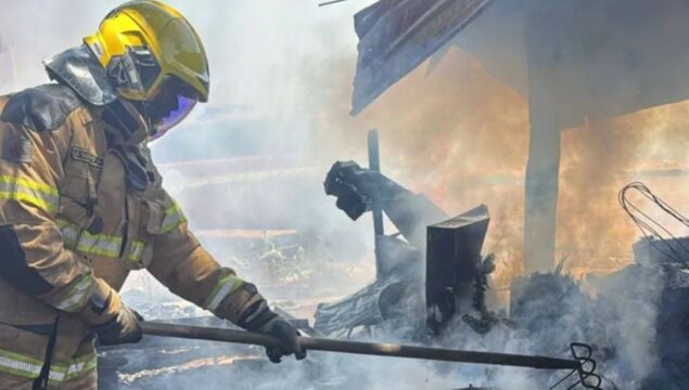 Incêndio atinge residência em Araguari; dois cavalos morrem carbonizados e outros ficam feridos