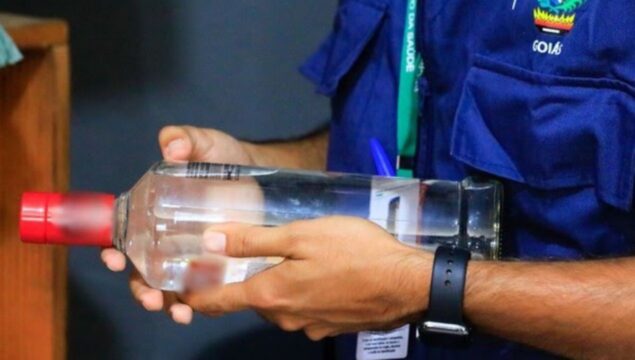 Primeiro caso suspeito de intoxicação por metanol em bebida alcoólica é registrado em Goiás; jovem de 25 anos está internada em Uruaçu, diz secretaria