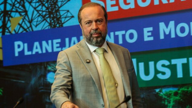 'Não precisaremos do horário de verão neste ano', diz ministro de Minas e Energia