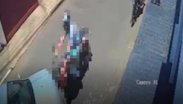 Motociclista bate frontalmente com carro e é arremessado para cima do veículo, em Araguari