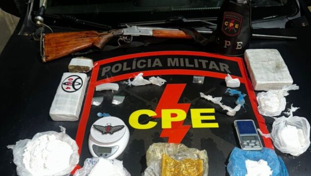 Homem é preso com drogas, arma de fogo e balanças de precisão durante operação da CPE em Pires do Rio
