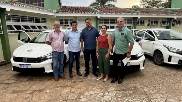 Prefeitura de Goiandira recebe três veículos zero km para reforçar transporte da Saúde