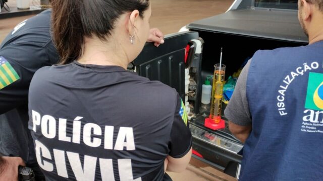 Polícia Civil e ANP fiscalizam posto de combustíveis em Cristianópolis após denúncias sobre qualidade de produtos