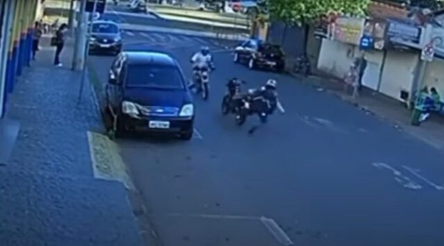 Motociclista na contramão provoca acidente em bairro de Uberlândia
