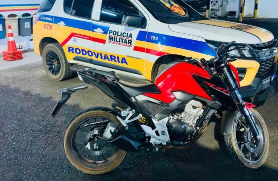 Polícia Militar Rodoviária recupera moto roubada e apreende munições em Araguari