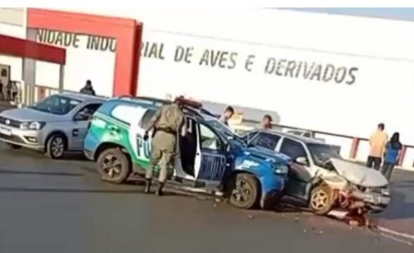 Viatura da PM se envolve em colisão em Pires do Rio; ninguém ficou ferido