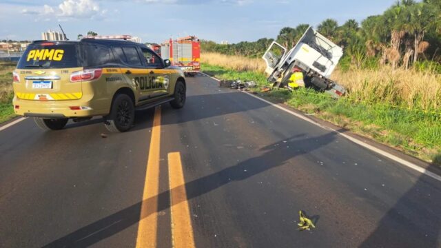 Motociclista morre após colisão com caminhão na BR-050, em Uberlândia