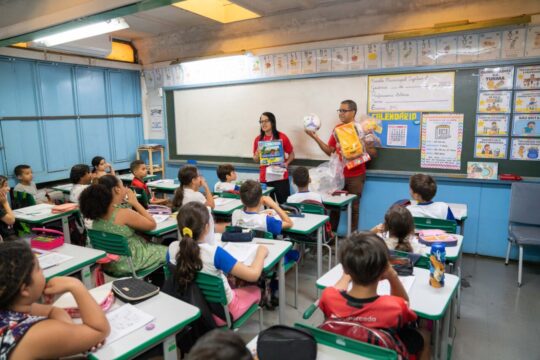 Goiás Social e OVG mobilizam escolas públicas para a tradicional distribuição de brinquedos do Natal do Bem