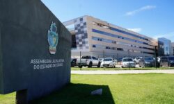 Deputados reeleitos discutem sucessão na Alego em reunião na casa de Jamil Calife Deputados reeleitos discutem sucessão na Alego em reunião na casa de Jamil Calife