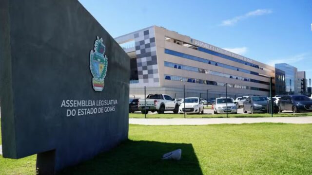 Alego publica edital de concurso com 101 vagas e salários de até R$ 10 mil