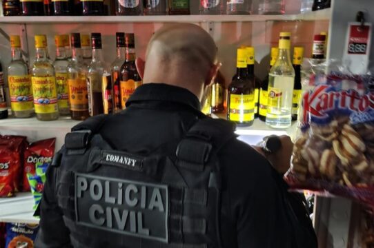 Governo de Goiás apreende mais de 7 mil bebidas em operação integrada