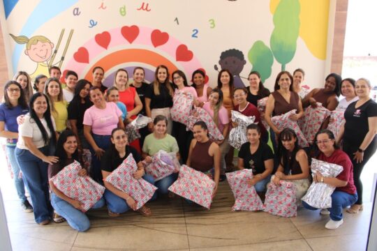 Professores da rede municipal de Ouvidor são homenageados pela Prefeitura em celebração ao Dia dos Professores