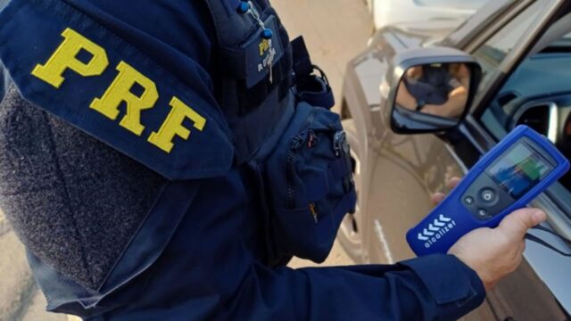 PRF flagra 12 motoristas sob influência de álcool durante fiscalização na BR-050 em Catalão