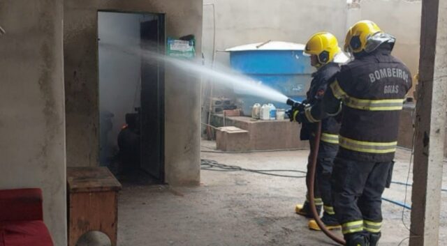 Incêndio atinge lava jato no bairro Castelo Branco em Catalão