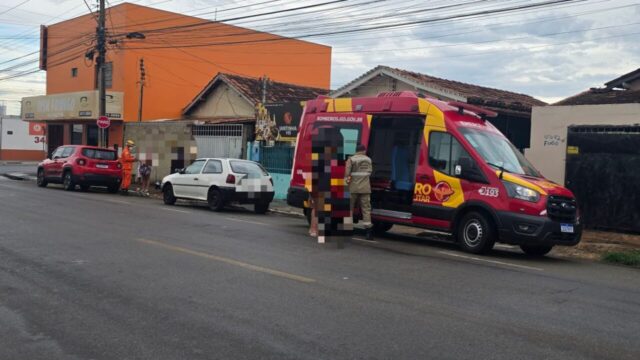 Adolescente fica ferido em acidente entre carro e moto em Catalão