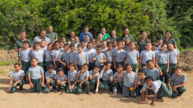 Virada Ambiental mobiliza alunos em Marzagão com plantio de 160 novas árvores