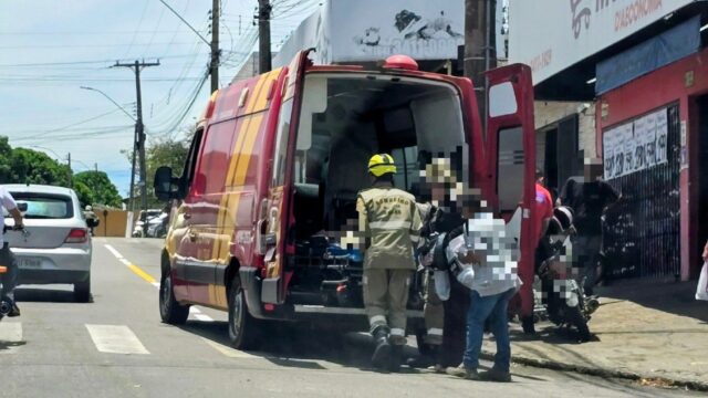 Acidente entre carro e moto deixa motociclista ferido em Catalão
