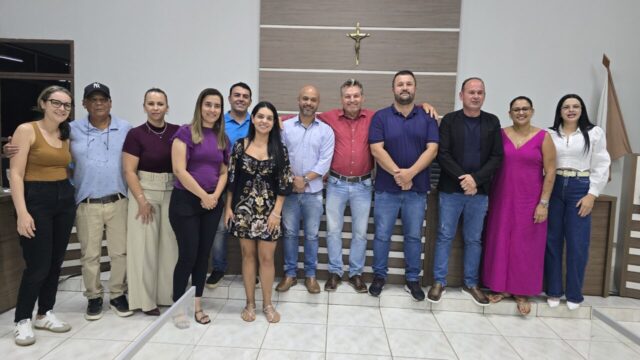 Câmara Municipal de Ouvidor aprova reajuste salarial de 10% para servidores e recebe requerimento de melhorias em praça pública