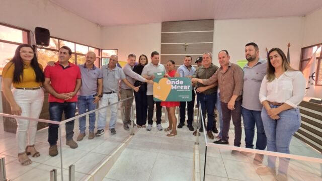 Famílias de Ouvidor recebem Cartões Aluguel Social do programa ‘Pra Ter Onde Morar’
