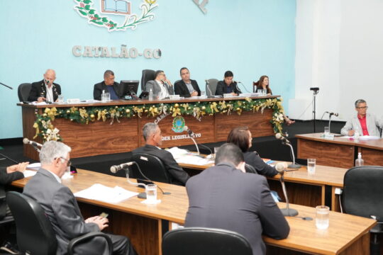 Câmara de Catalão realiza 42ª Sessão Ordinária de 2025 com homenagem e análise de mais de 40 proposições