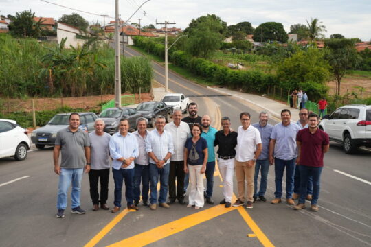 Prefeito e vereadores visitam obra e realizam inauguração simbólica do prolongamento da Rua da Resistência em Catalão