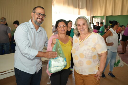 Prefeitura de Catalão distribui 4 mil litros de leite a famílias em vulnerabilidade