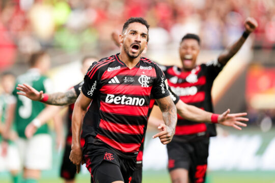 Danilo decide, Flamengo vence Palmeiras por 1 a 0 e conquista o inédito tetracampeonato da Libertadores