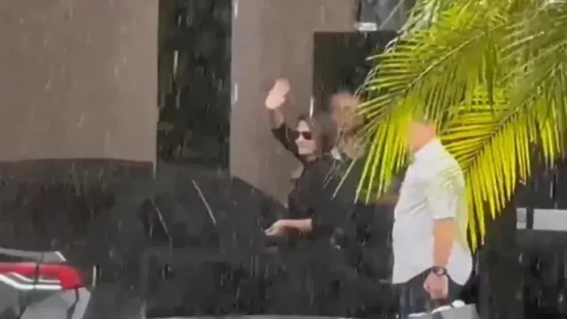 Michelle visita Jair Bolsonaro na sede da PF