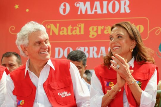 Caiado e Gracinha iniciam entrega de presentes do Natal do Bem