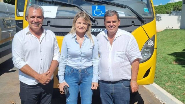 Prefeitura de Ouvidor recebe novo ônibus escolar para fortalecer a educação municipal