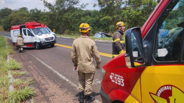 Carro capota na G0-507 entre Marzagão e Rio Quente; quatro pessoas ficam feridas