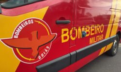 Idoso fica ferido após colisisão entre carro e moto no bairro Ipanema, em Catalão