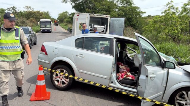 Passageira morre e quatro pessoas ficam feridas em colisão frontal entre Vectra e Virtus na GO-330, entre Catalão e Ipameri